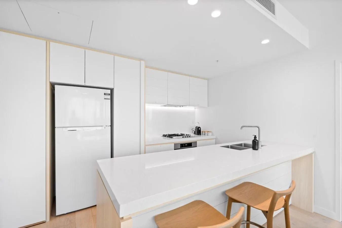 Lejlighed The Vista Coastline View 2Br Unit In Signature Broadbeach With Parking And Pool Gold Coast