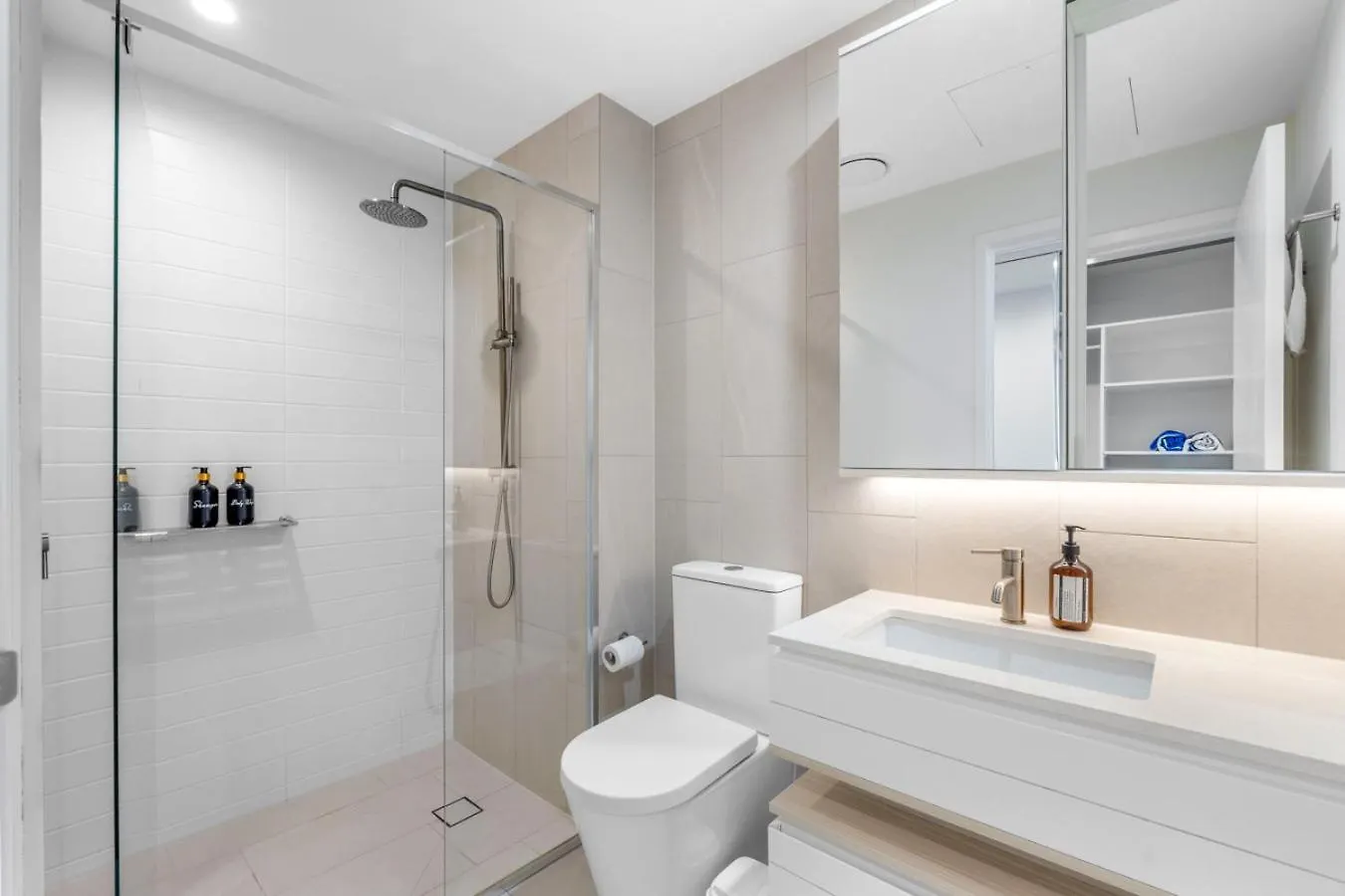 Apartment The Vista Coastline View 2Br Unit In Signature Broadbeach With Parking And Pool Gold Coast Australia