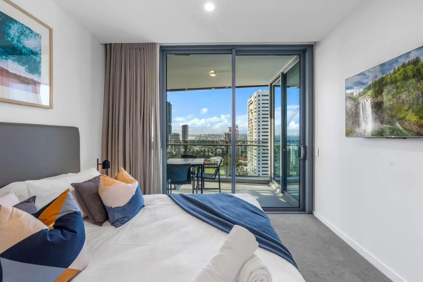 Apartment The Vista Coastline View 2Br Unit In Signature Broadbeach With Parking And Pool Gold Coast