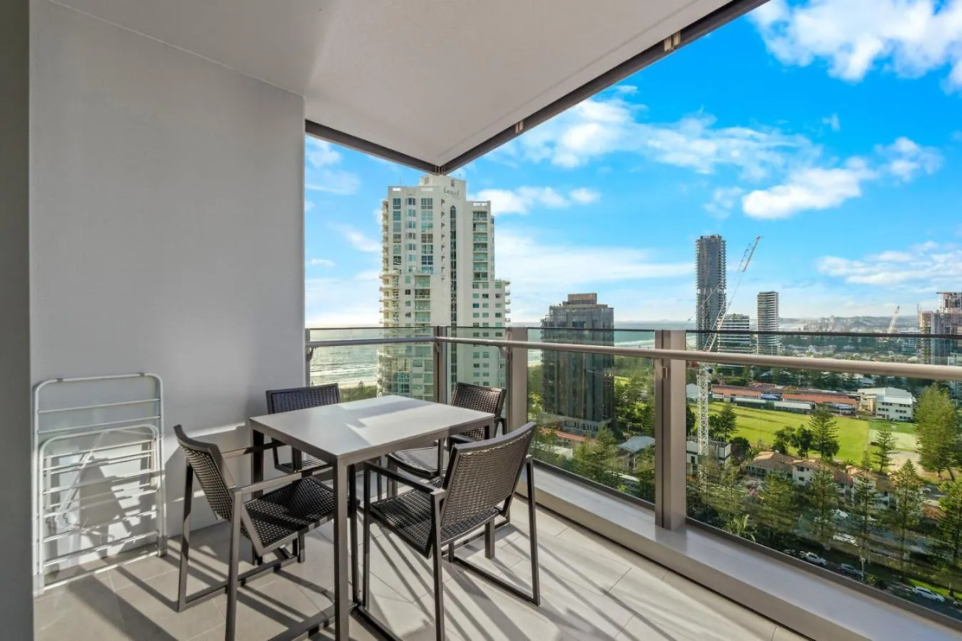 The Vista Coastline View 2Br Unit In Signature Broadbeach With Parking And Pool Gold Coast 0*,  Australia