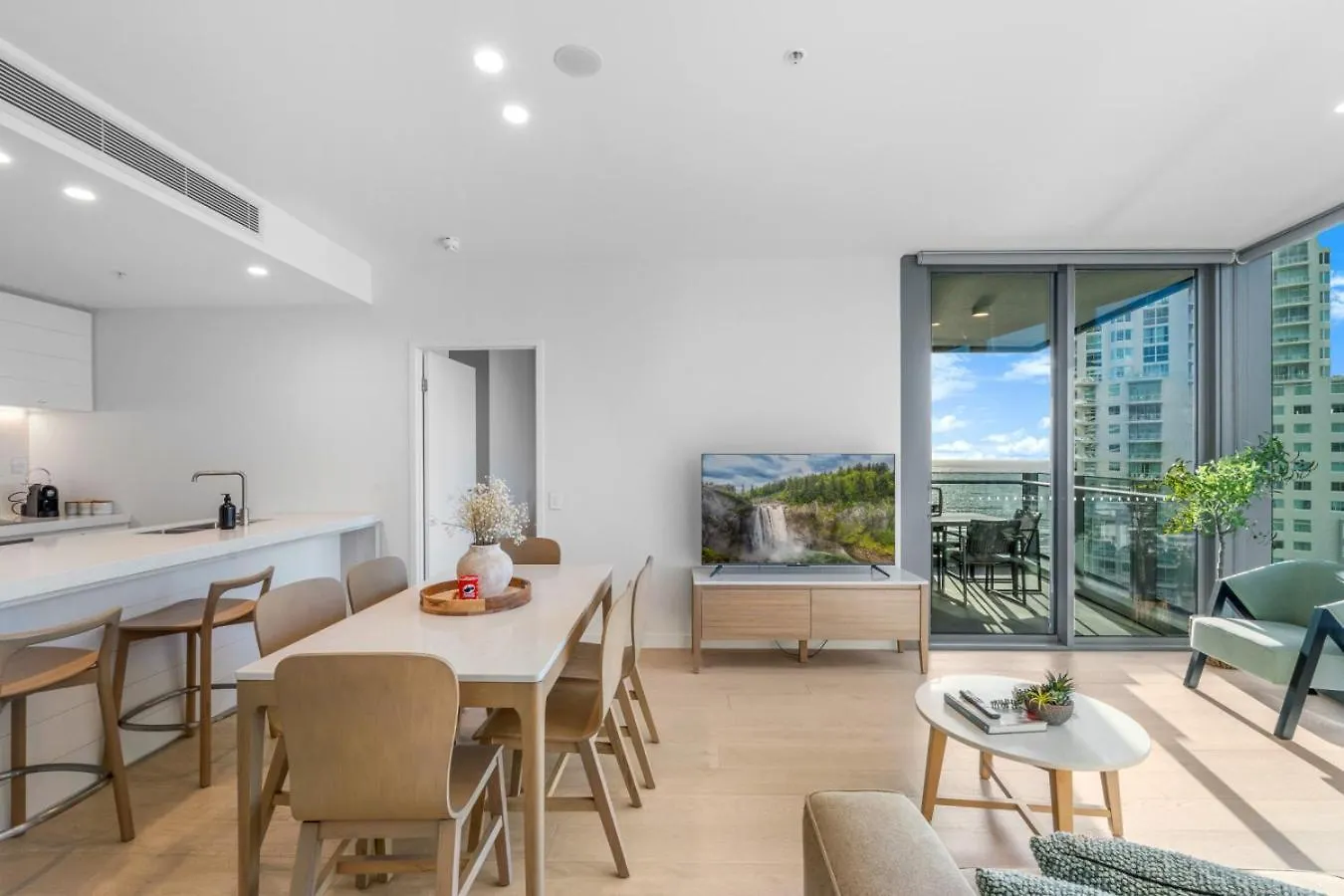 Apartment The Vista Coastline View 2Br Unit In Signature Broadbeach With Parking And Pool Gold Coast Australia